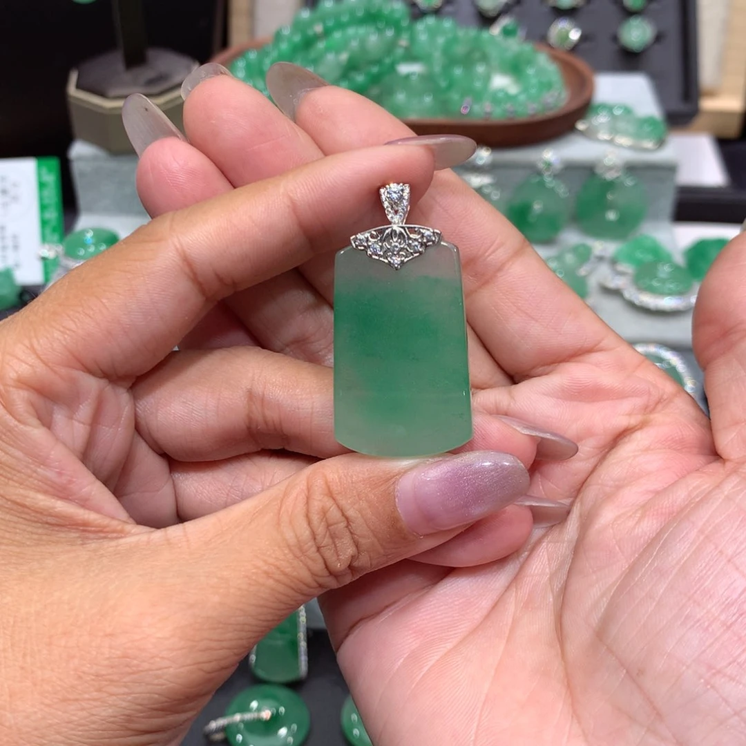 颈饰银S925镶嵌石英质玉（非洲翠）