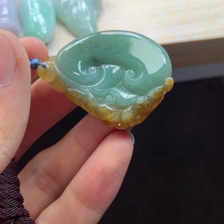 翡翠未镶嵌颈饰吊坠