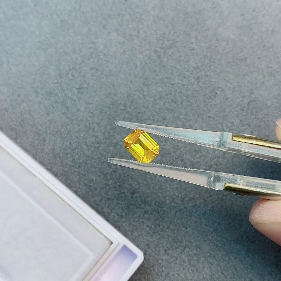 裸石彩色蓝宝石1.61ct 金丝雀