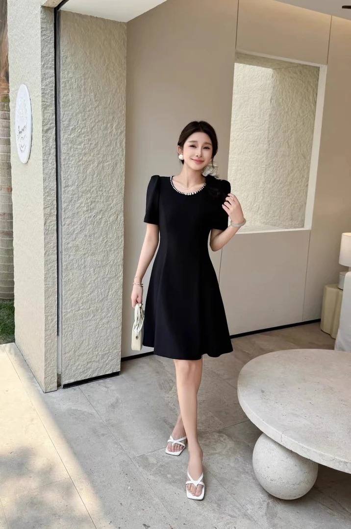 0535时尚连衣裙女2025夏季新款洋气收腰显瘦钉珠气质法式连衣裙