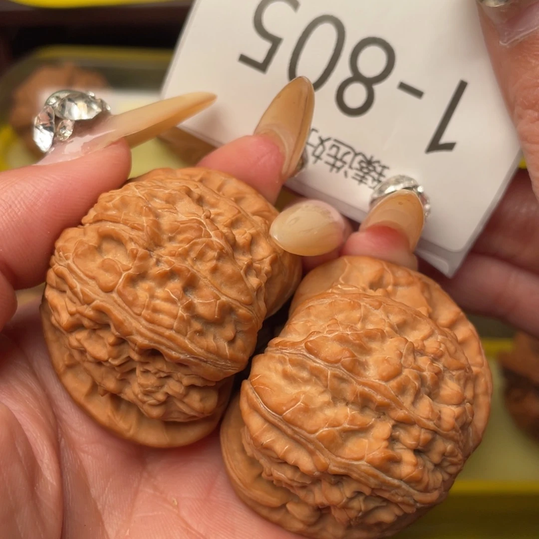 文玩核桃把件44红皮白狮子