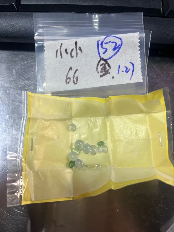 天然缅甸翡翠a货蛋面未镶嵌小小