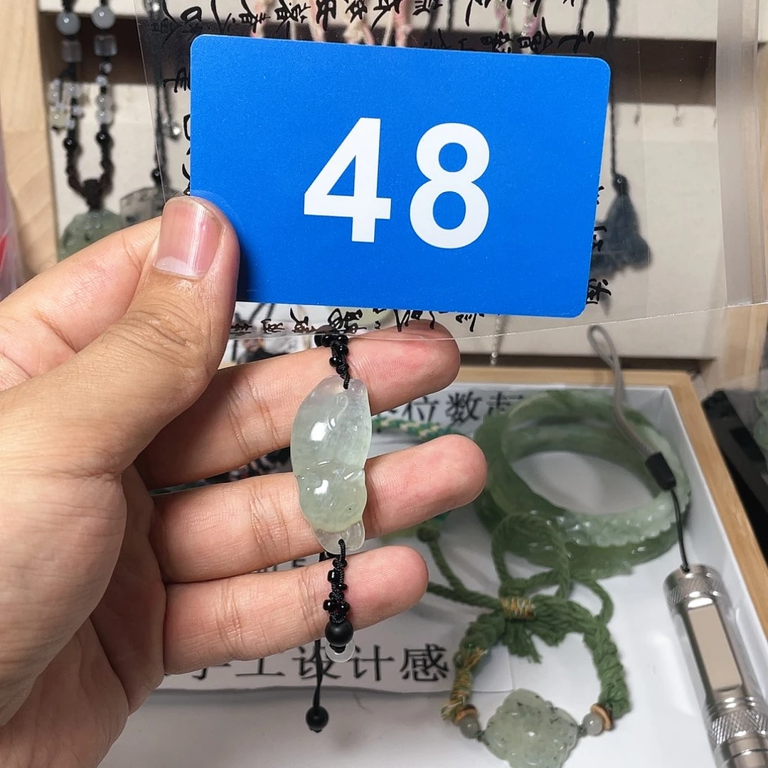 蛇纹石玉颈饰合金