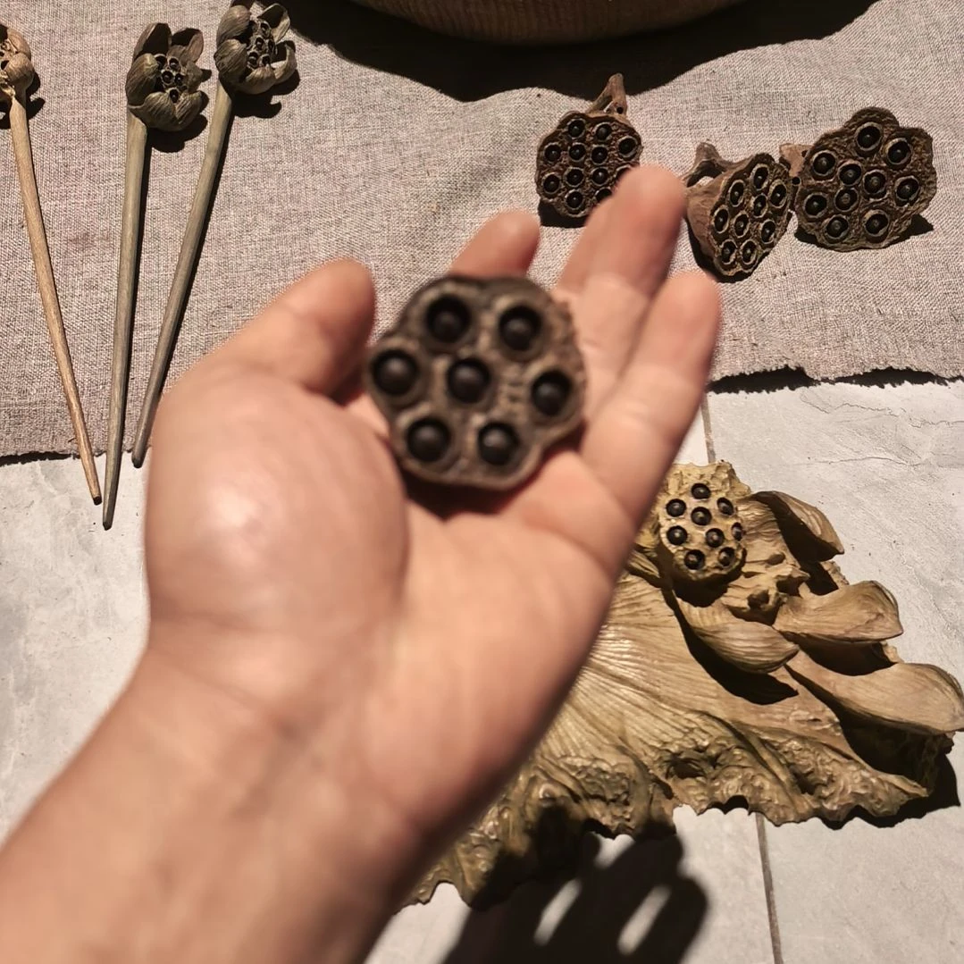 阴沉木L****强手工壶承乌木金丝楠。