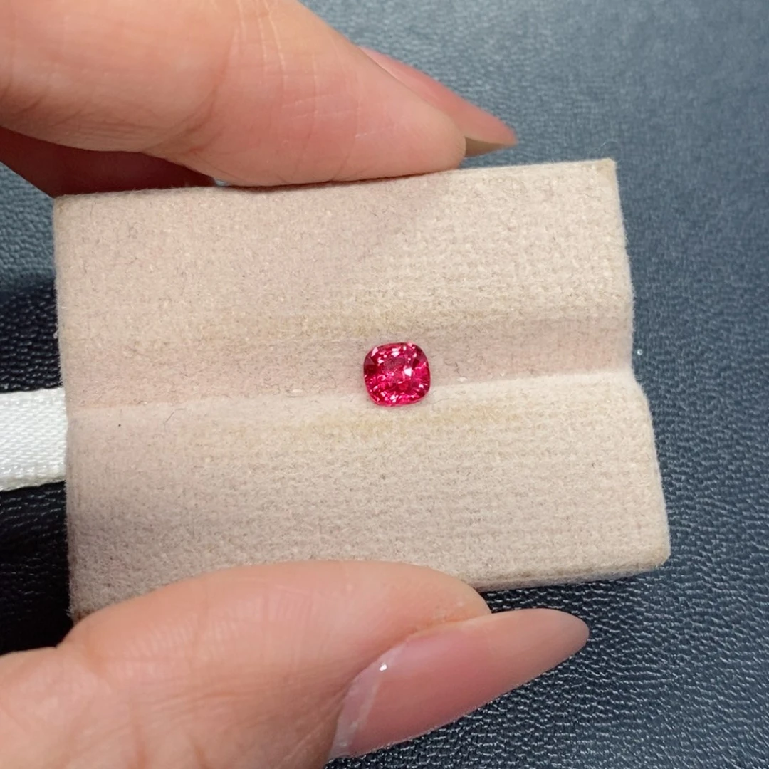 尖晶石裸石未镶嵌64分绝地