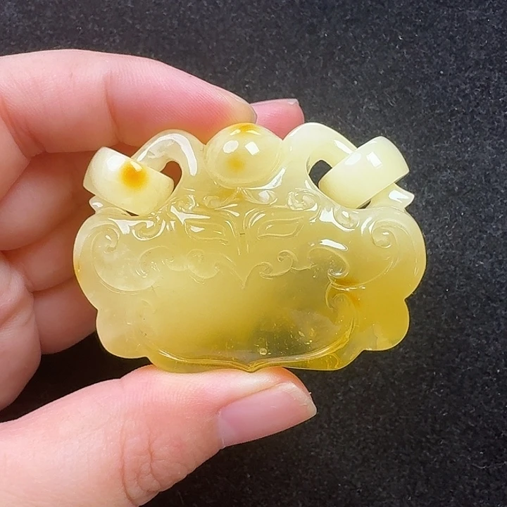 蜜蜡未镶嵌珠宝奇石