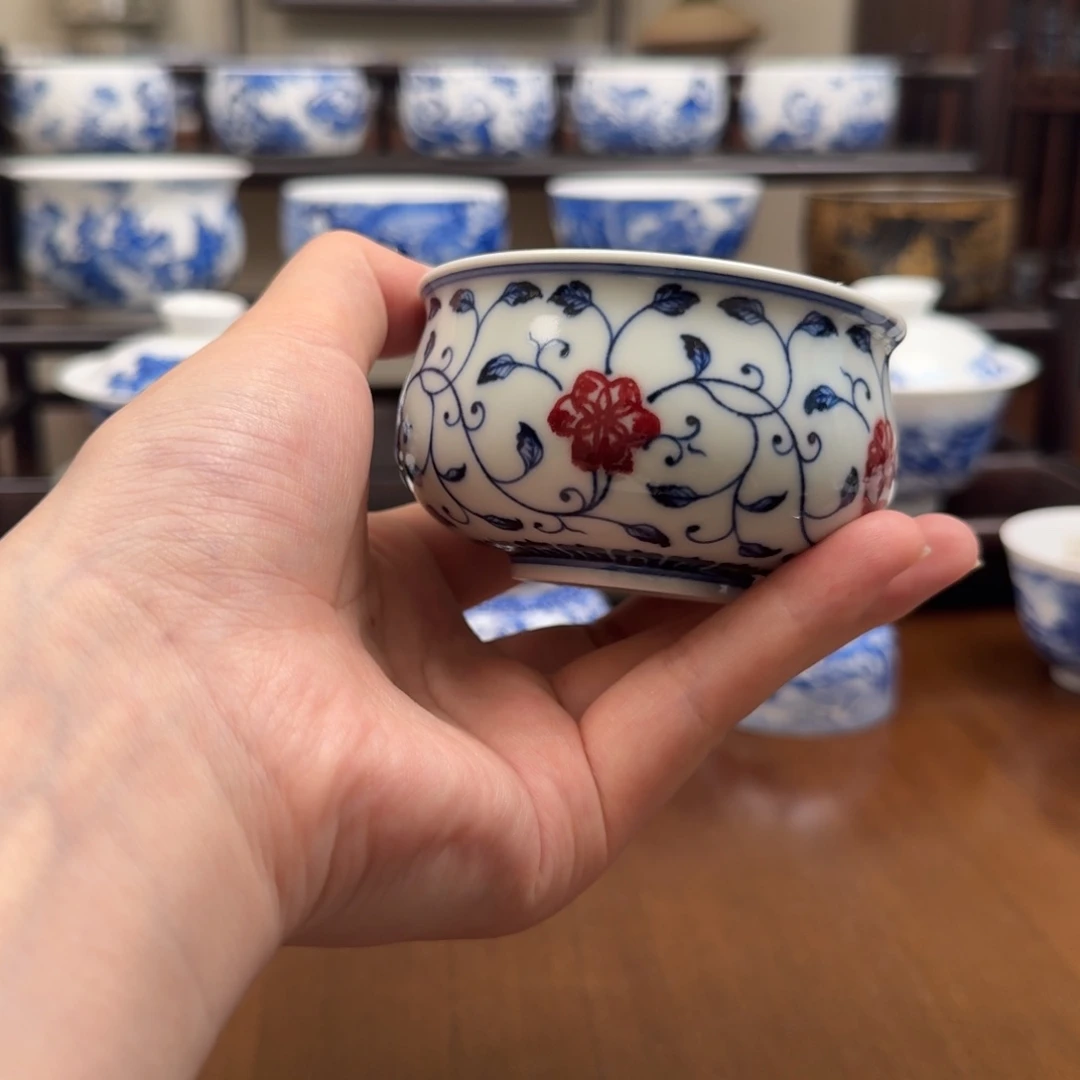 半闲窑釉里红缠枝花卉