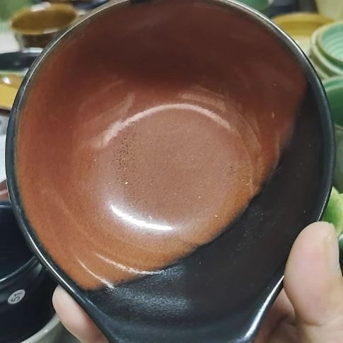 瓷片瓷片，各种摆件，均有瑕疵。沙锅！