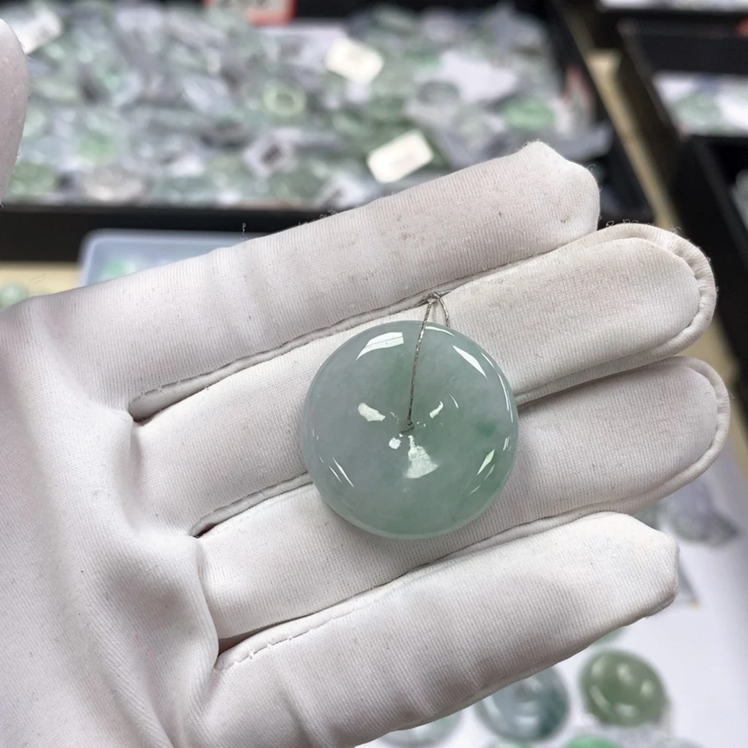 翡翠颈饰未镶嵌平安扣