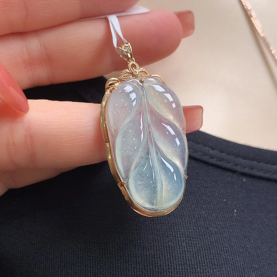 翡翠18K金镶嵌颈饰叶子