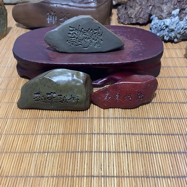 开***天原石雕刻工艺品手把摆件