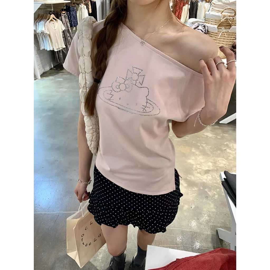 美式辣妹斜领露肩猫咪烫钻短袖T恤女设计感修身显瘦上衣夏季