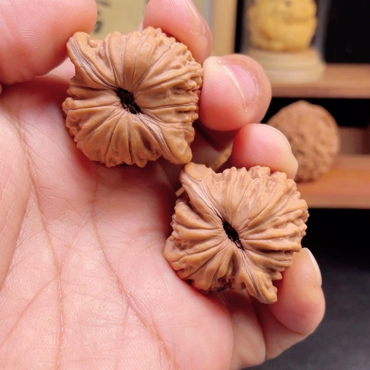 文玩核桃把件汉高楼（微瑕）
