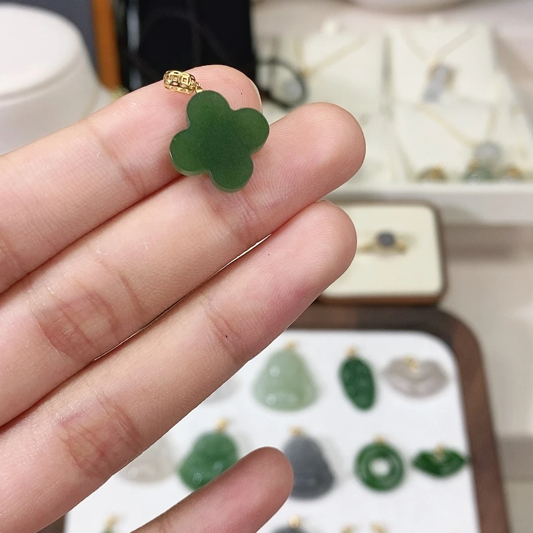 别***恙和田玉18K金镶嵌颈饰