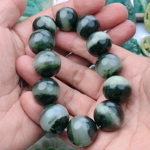 独山玉颈饰未镶嵌村*长