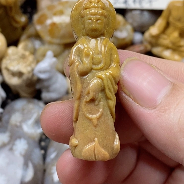 颈饰未镶嵌硅化珊瑚（珊瑚玉）