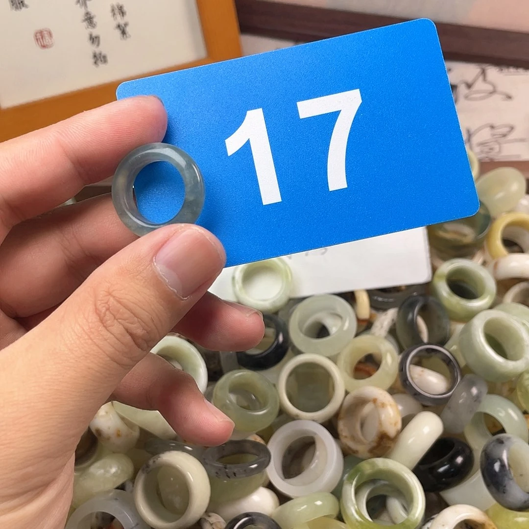 苏***沫蛇纹石玉合金颈饰