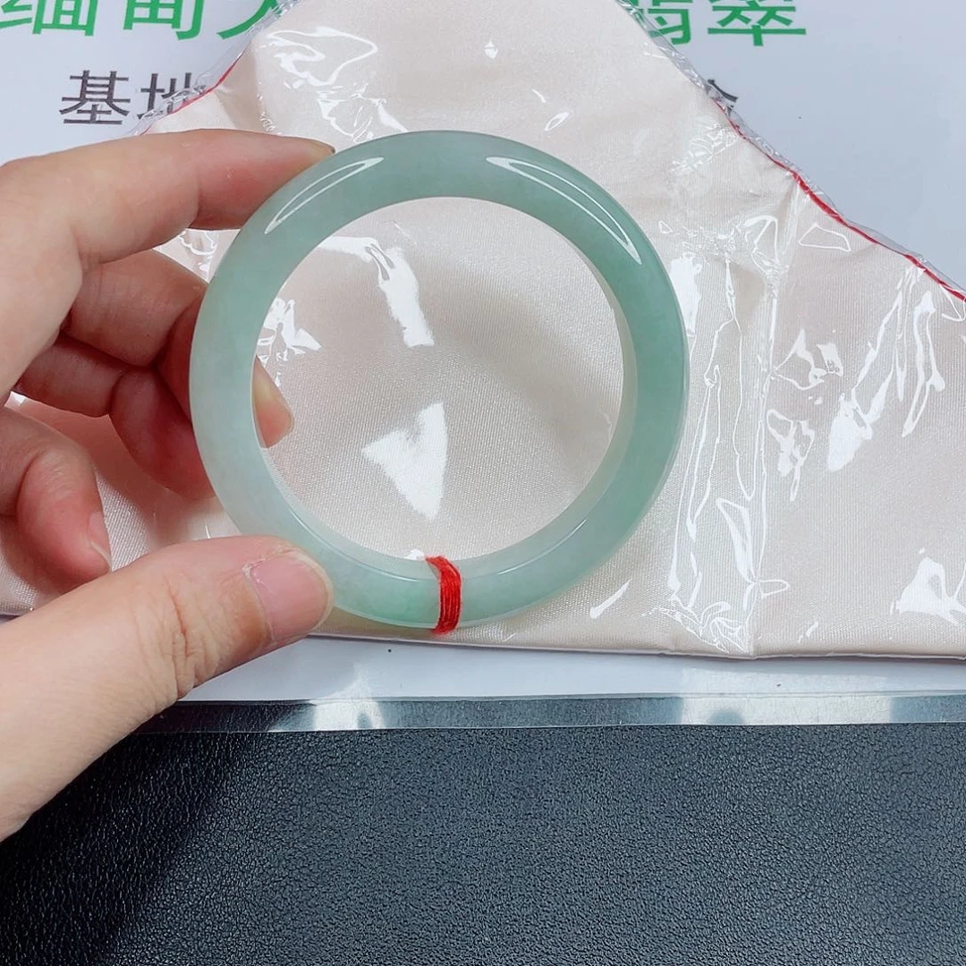 翡翠手镯未镶嵌冰绿手镯