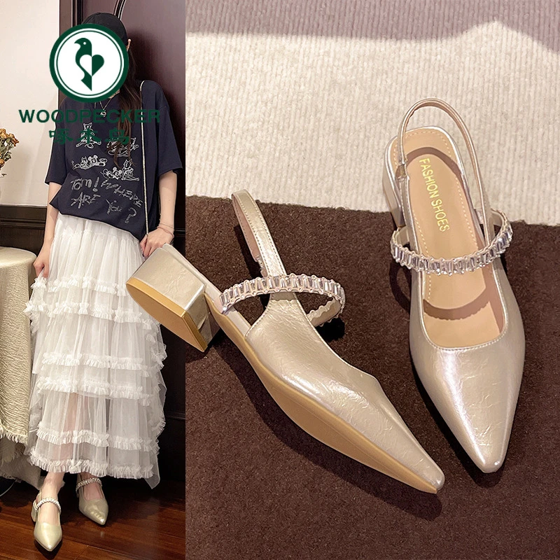 啄木鸟凉鞋大码女鞋夏季外穿后空平底鞋加宽胖脚水钻银色尖头单鞋