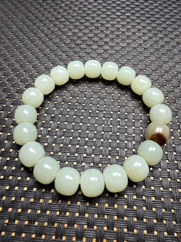 卡10*11老型手串 新疆和田玉 青白油润  1颗留原皮