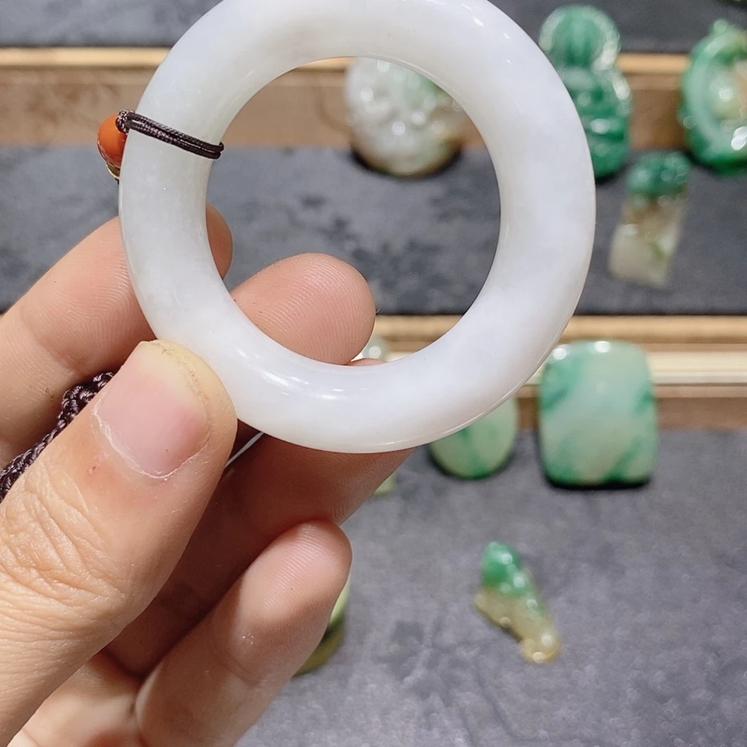 独山玉未镶嵌吊坠