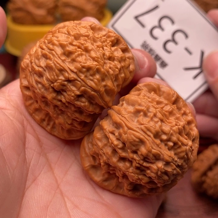 文玩核桃把件闷白40