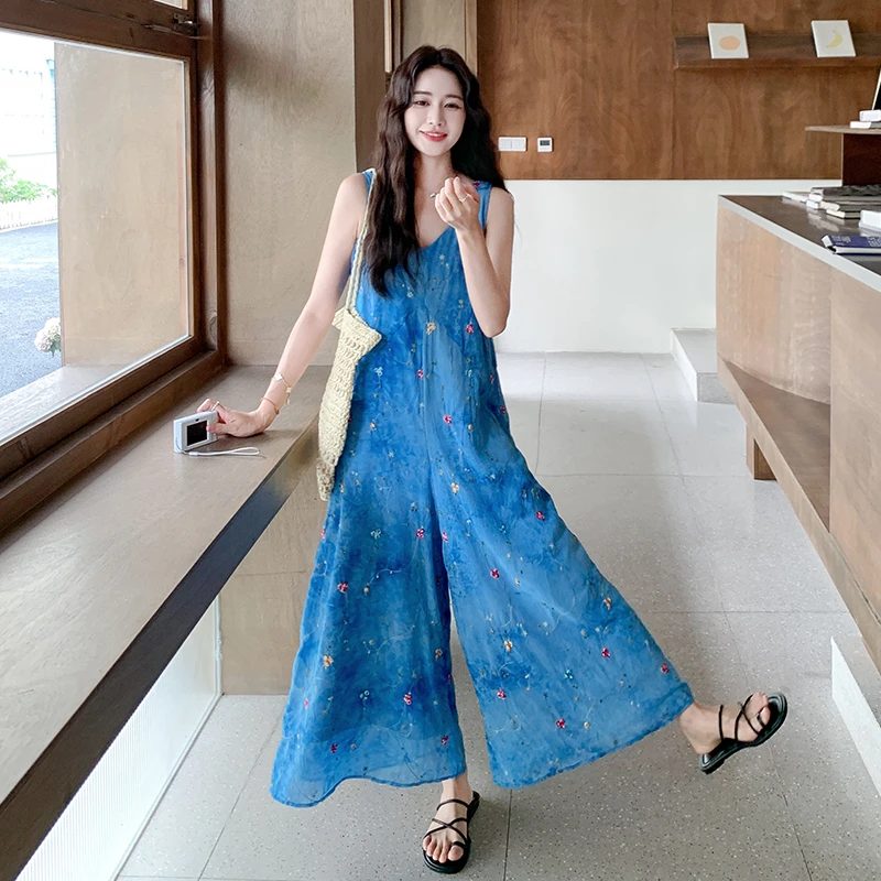 蓝色绝美气质慵懒风绣花连体裤女士2025夏季新款松弛感V领连身裤