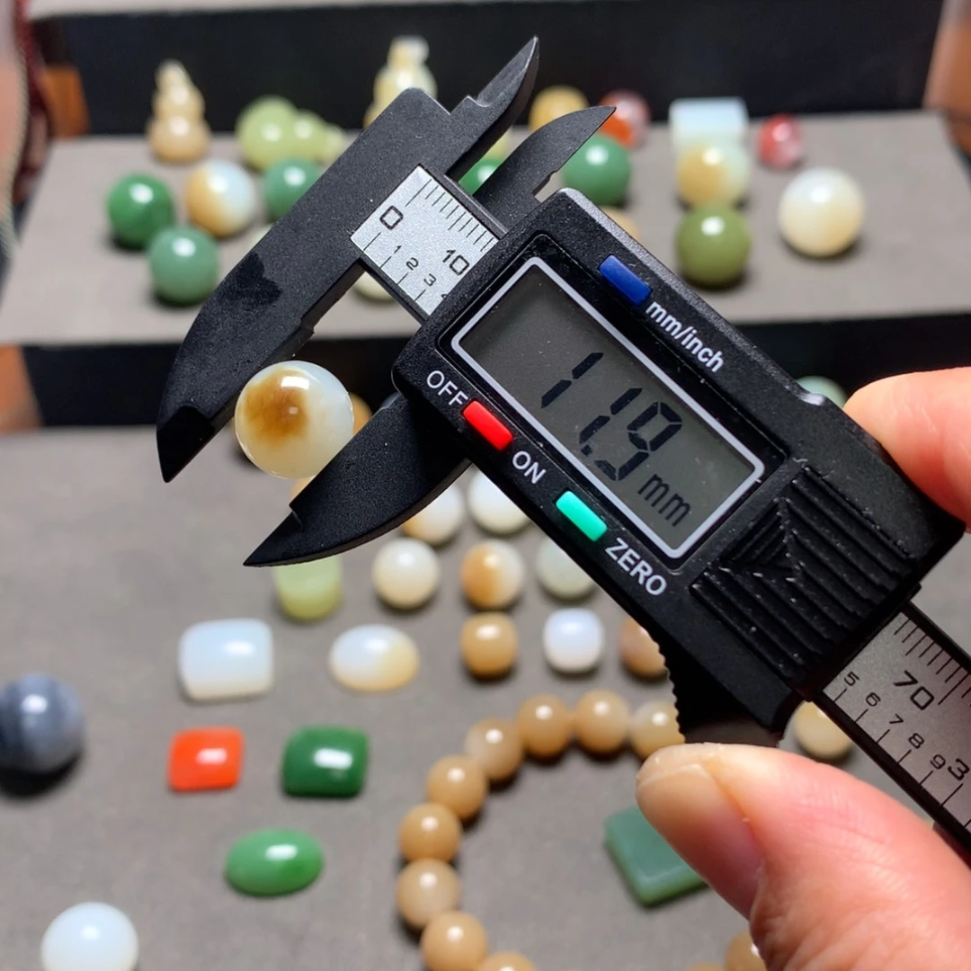 和田玉颈饰未镶嵌万****王