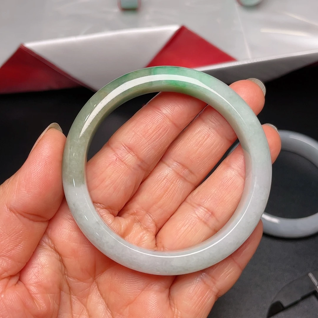 翡翠未镶嵌手镯天然翡翠手镯（怪装）