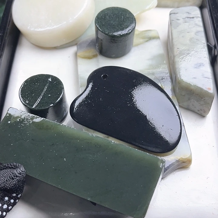 和田玉（糖玉）和田玉边角料9K金镶嵌用****3