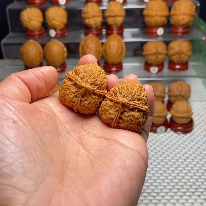 文玩核桃把件45密纹三棱