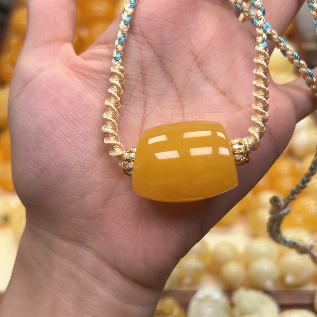 挥***离琥珀未镶嵌颈饰蜜蜡