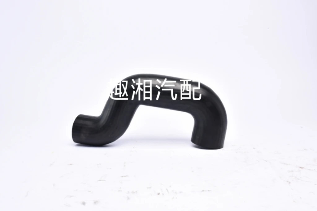 三一泵车发动机上水管