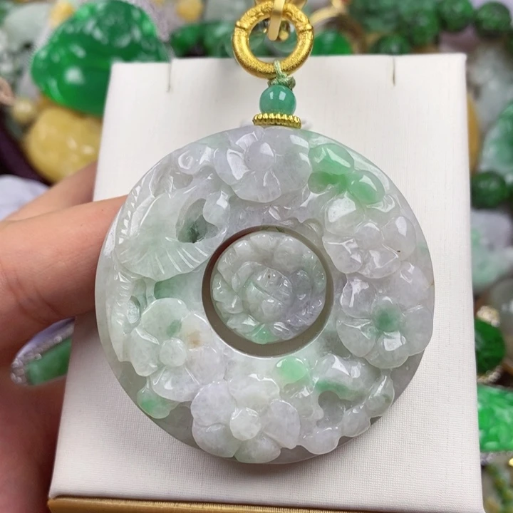 翡翠未镶嵌吊坠(赠链)