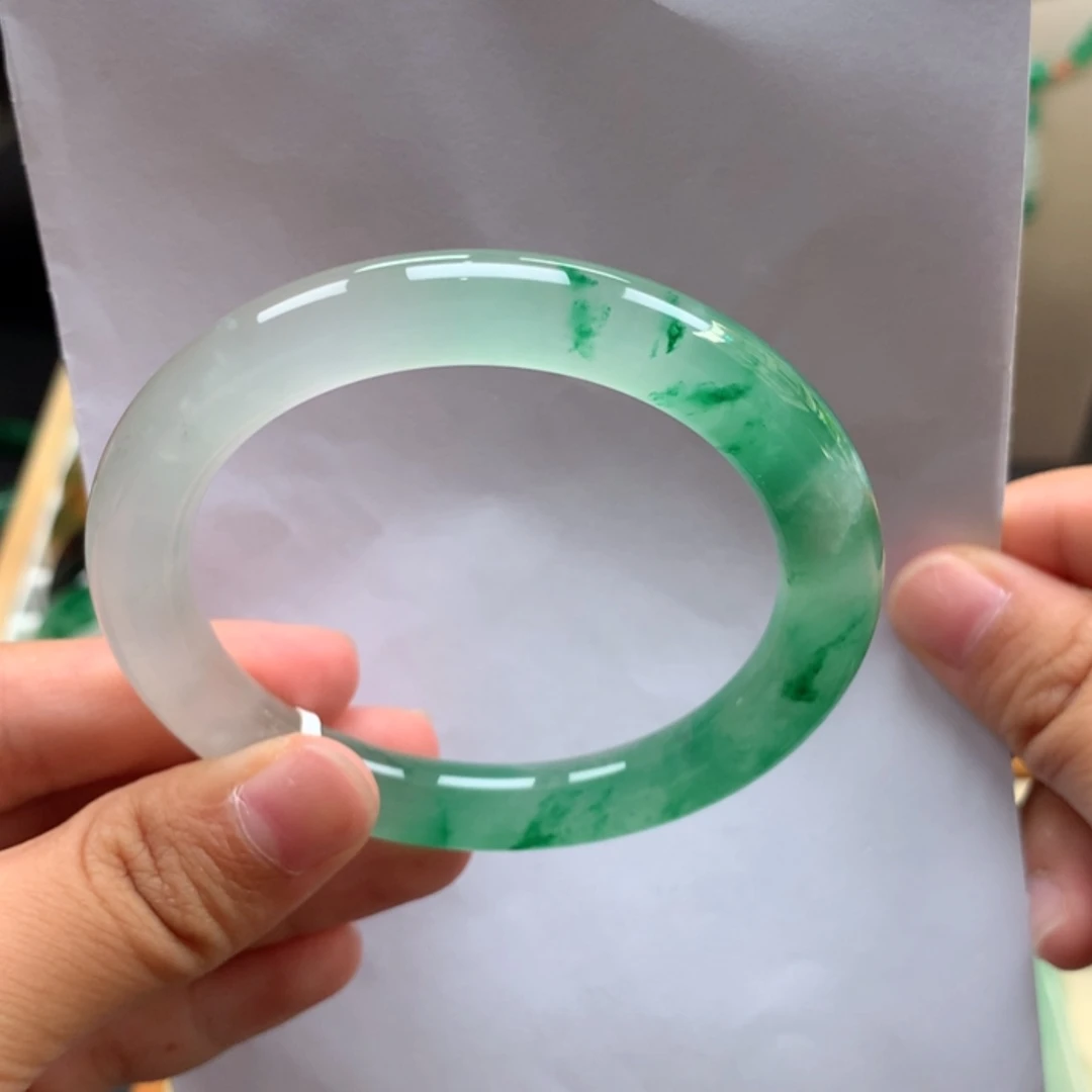 【闪购商品】未镶嵌手镯石英质玉