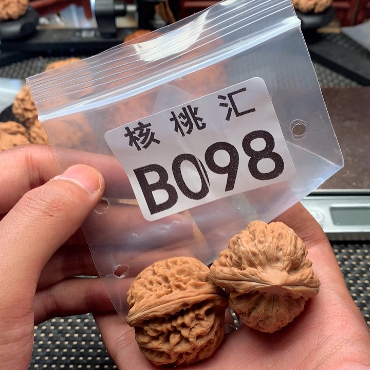 吊坠文玩核桃红锦鲤