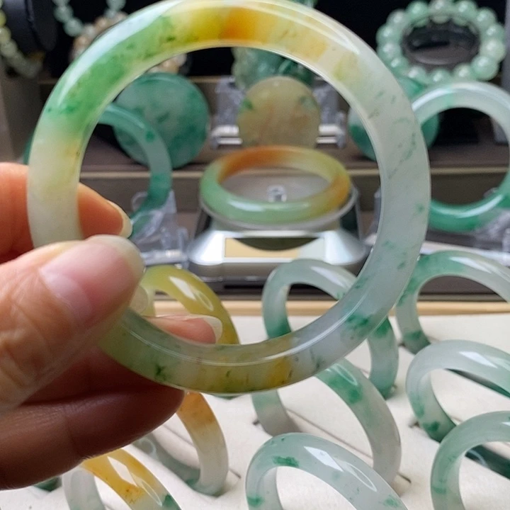 石英质玉（非洲翠）未镶嵌手镯