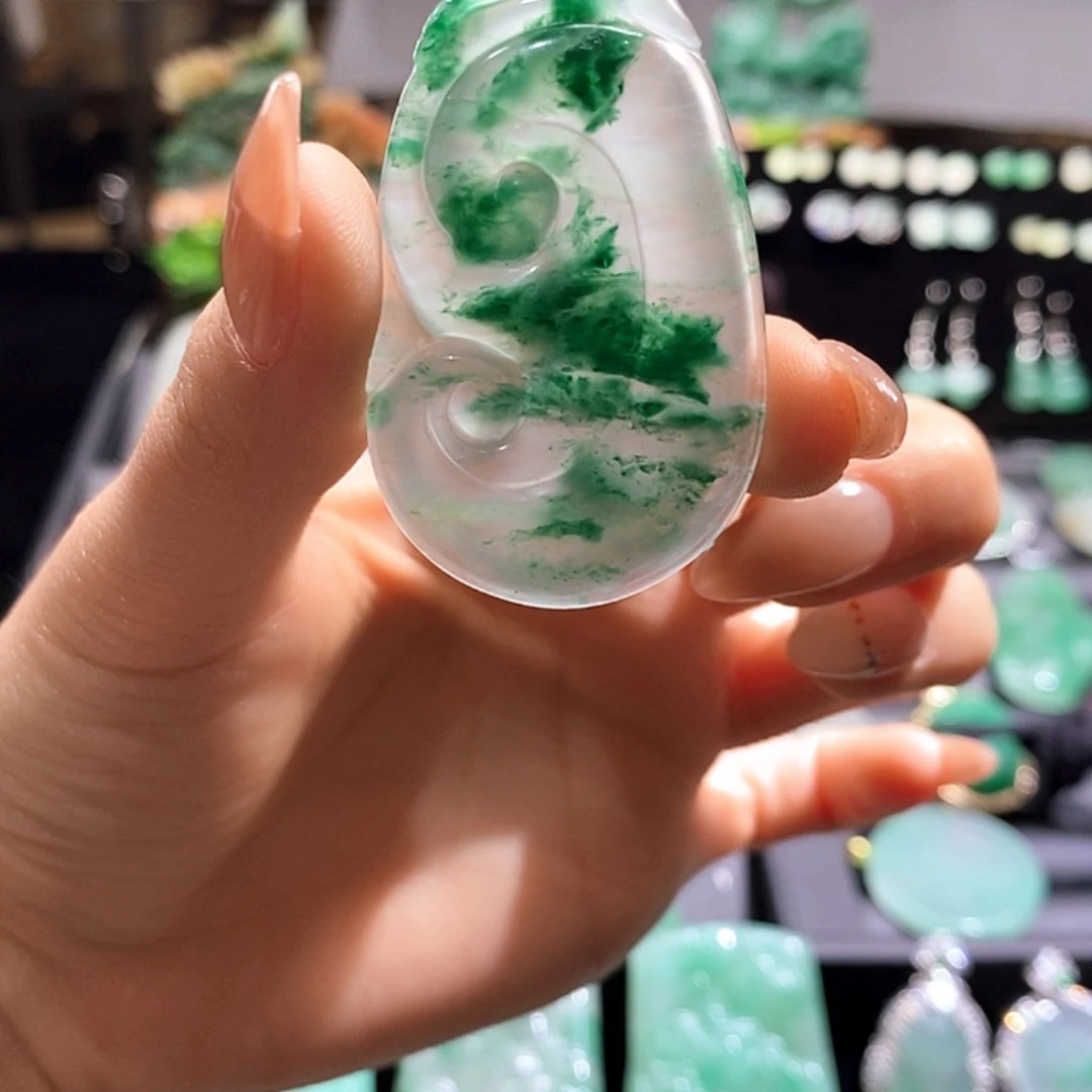 颈饰未镶嵌石英质玉稀**七