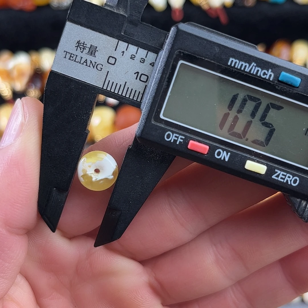 蜜蜡未镶嵌珠宝奇石