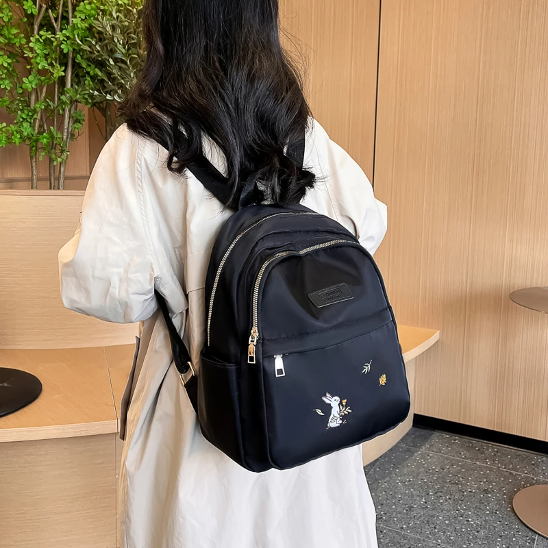 2025新款刺绣小兔子女士双肩包潮流时尚绣花休闲户外旅游背包