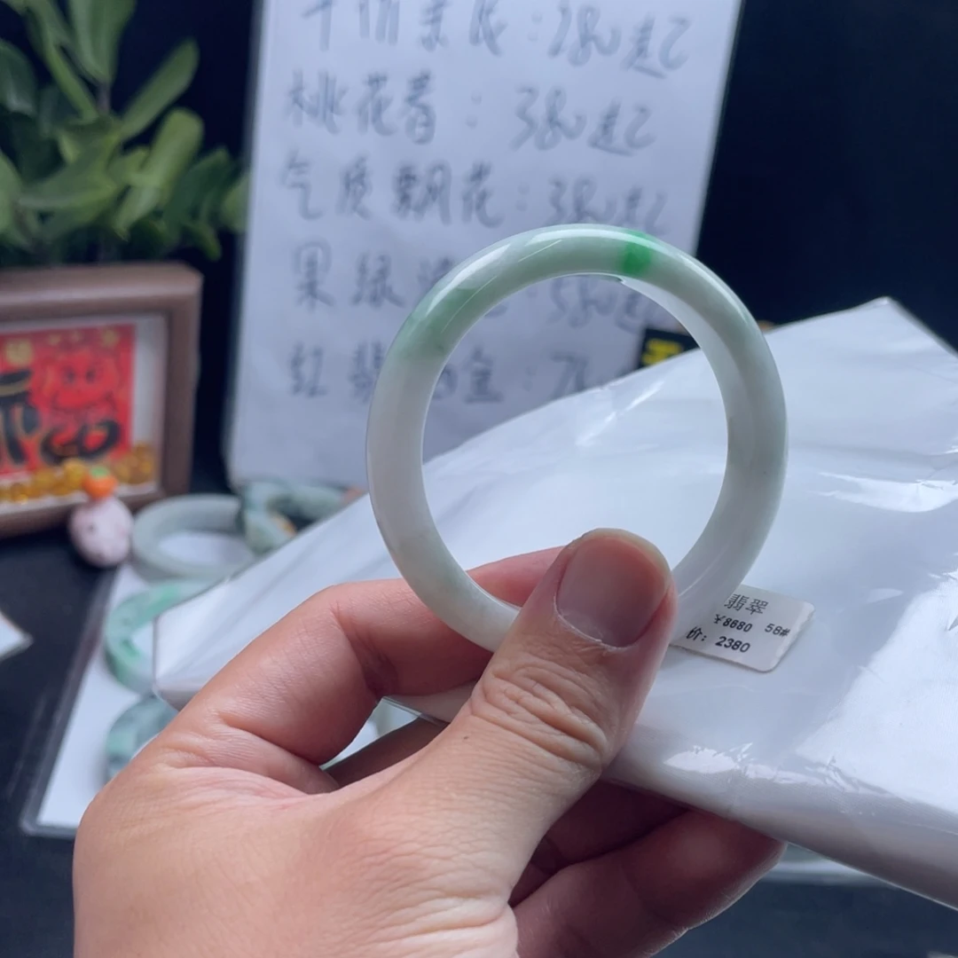 翡翠未镶嵌手镯正圈58