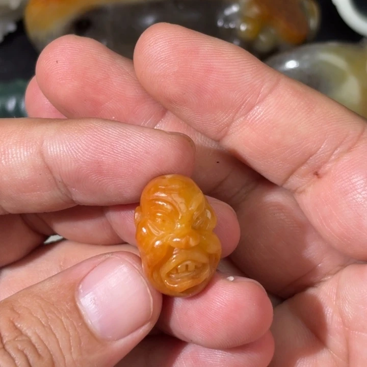 颈饰未镶嵌和田玉（白玉）
