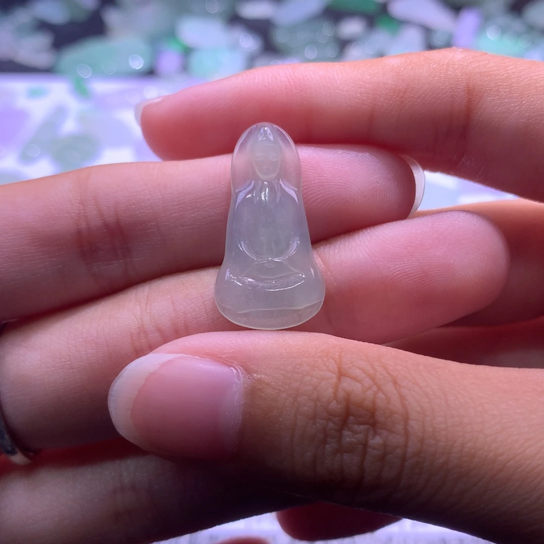 翡翠未镶嵌颈饰观音