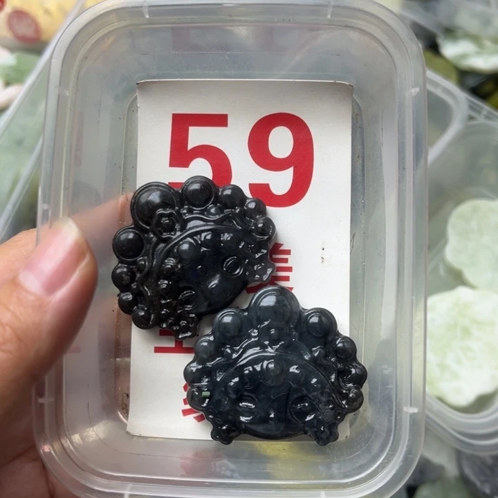 蛇纹石玉未镶嵌吊坠