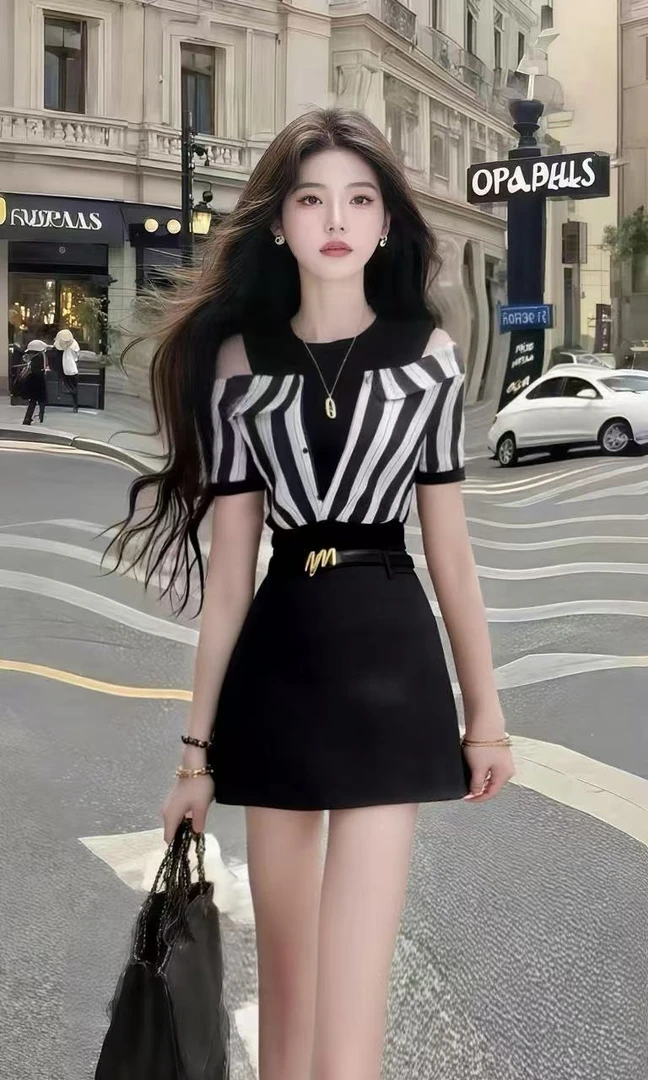 法式温柔知性风氛围感黑色圆领短袖露肩修身收腰连衣裙女时尚女装