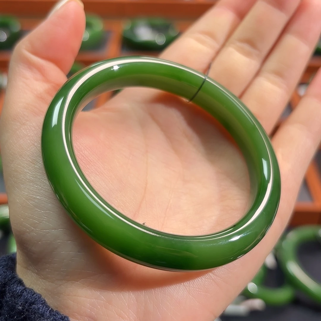 和田玉（碧玉）未镶嵌手镯泥鳅背/细度高菠菜绿