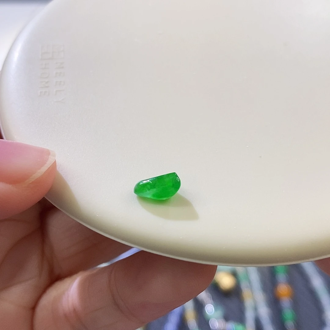 翡翠挂件未镶嵌随行