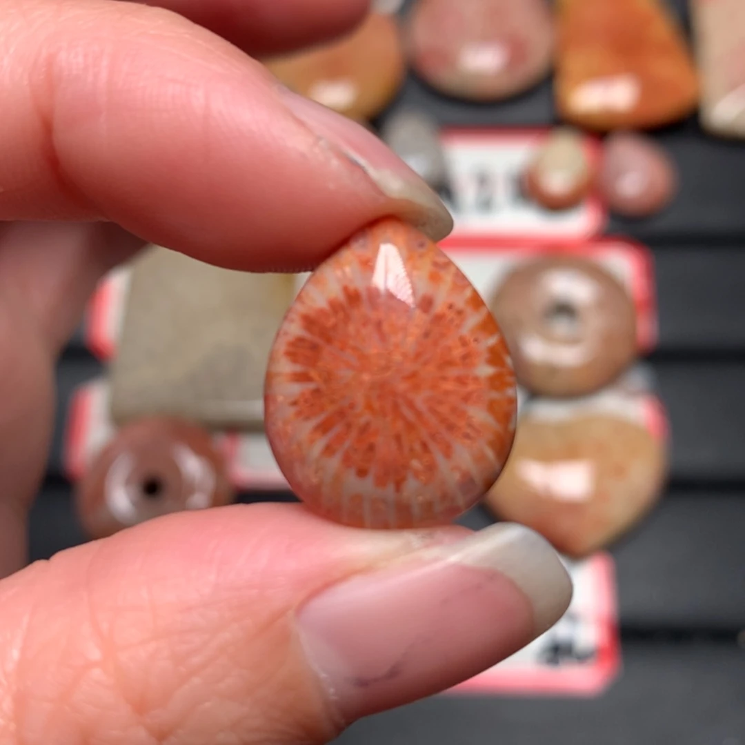 【闪购商品】硅化玉颈饰未镶嵌阿*