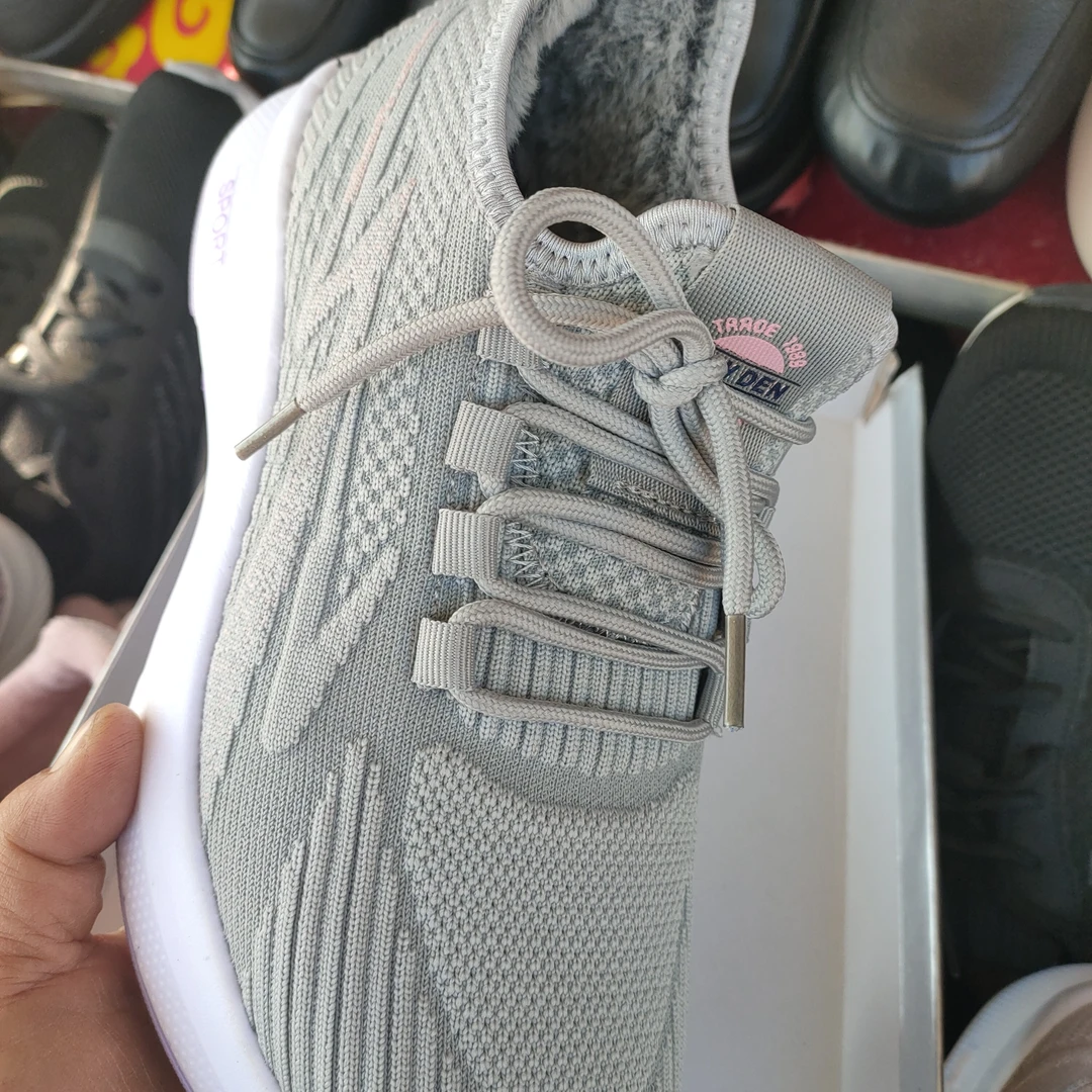 女士旅游鞋舒适高弹帮兔毛