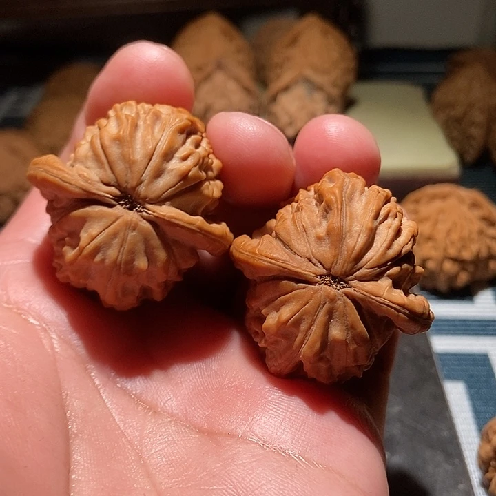 甜***瓜吊坠文玩核桃大红袍